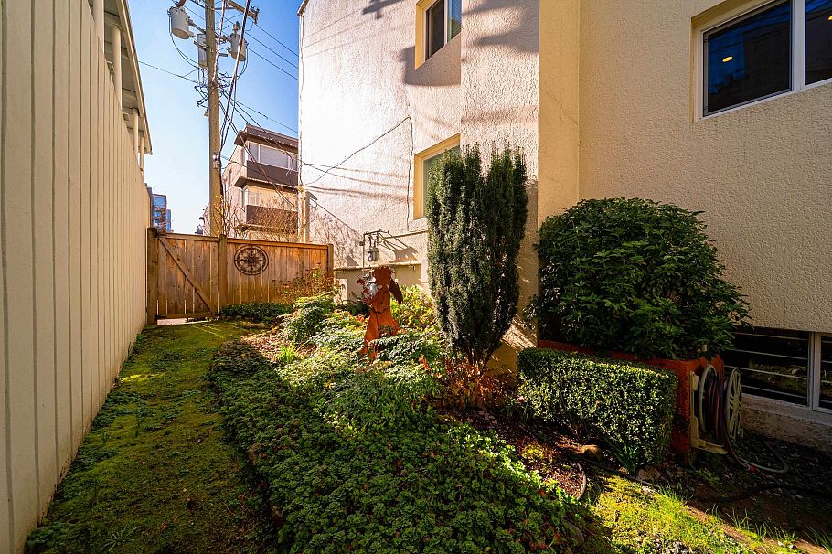 106 1972 Robson Street Vancouver, BC - 24