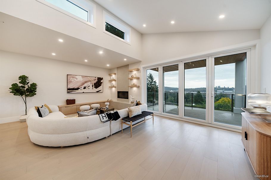 971 Adderley Street North Vancouver, BC - 14