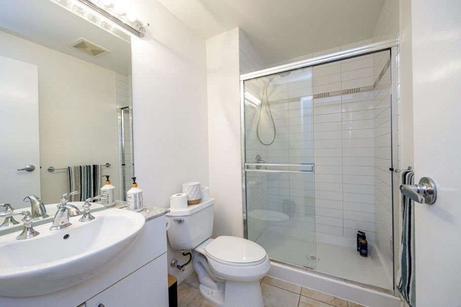 2107 188 E Esplanade North Vancouver, BC - 40