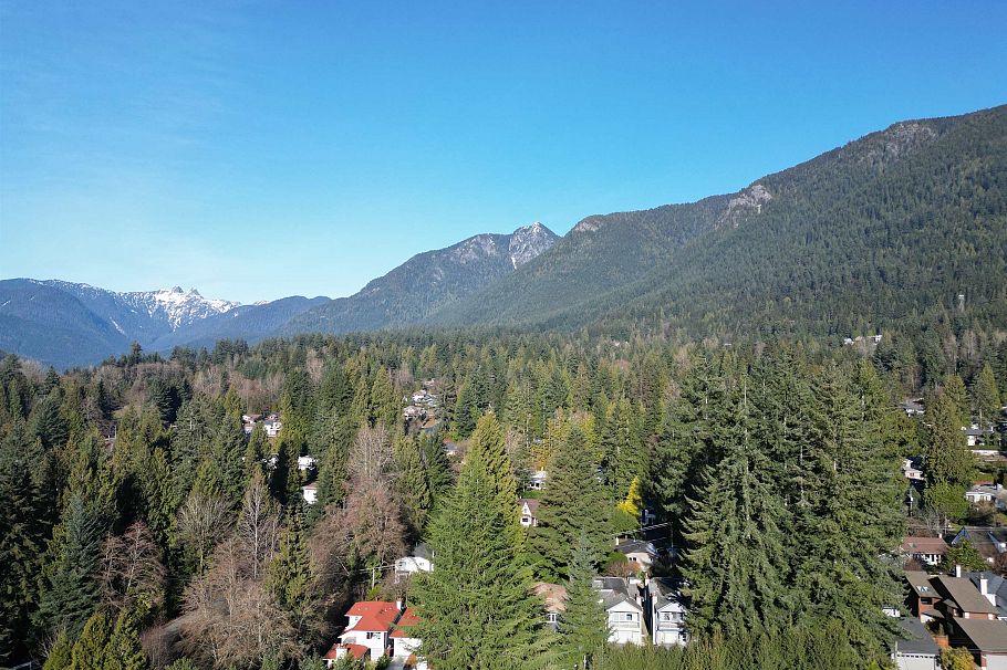 4695 Mapleridge Drive North Vancouver, BC - 34