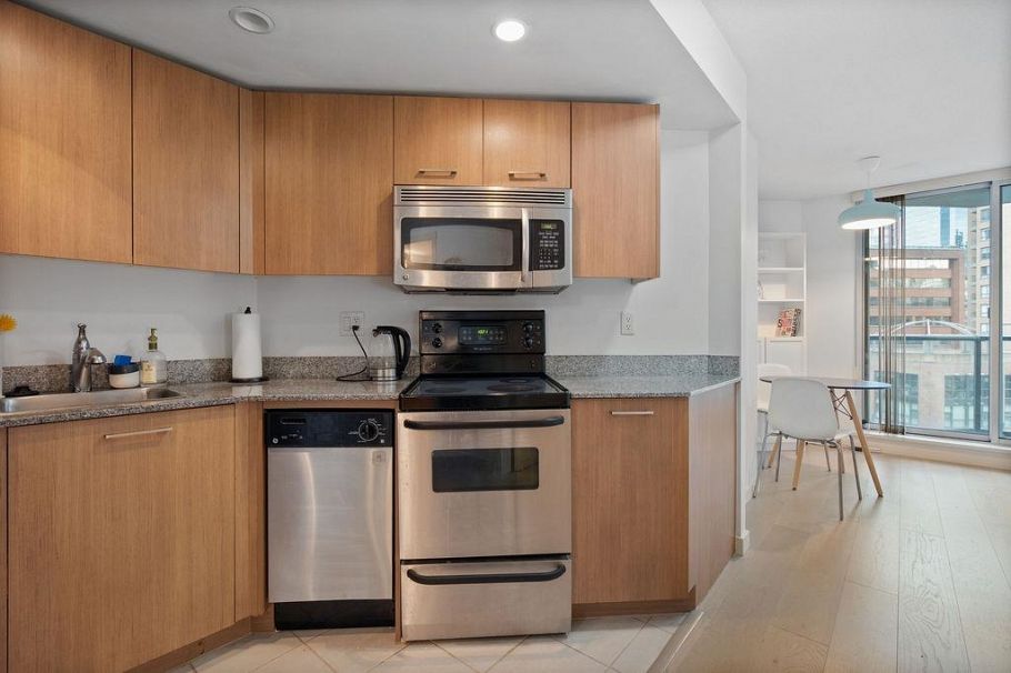 603 1212 Howe Street Vancouver, BC - 8