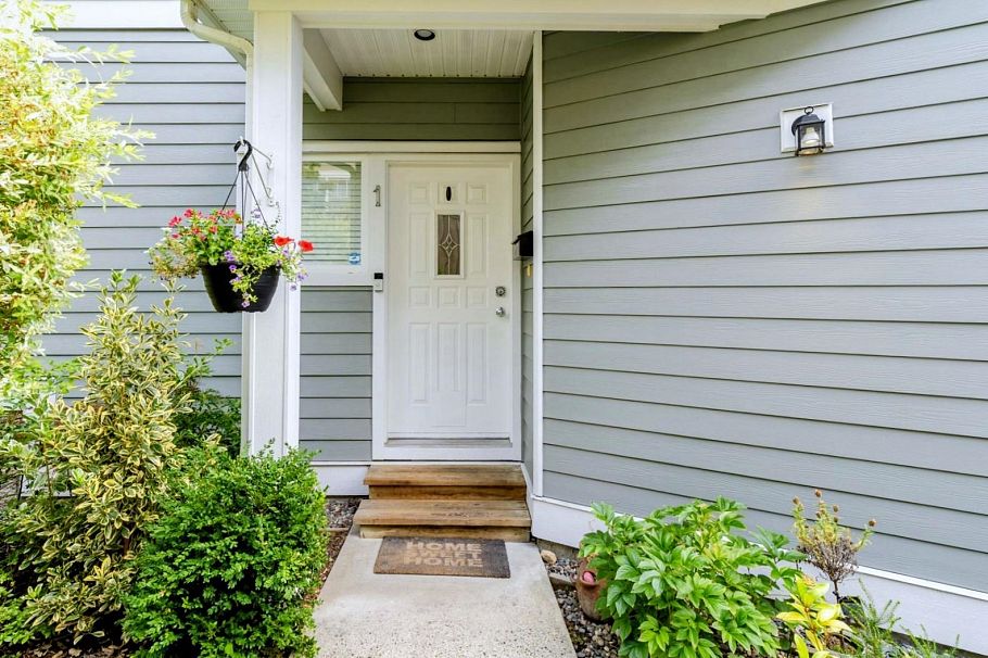 1 252 W 13th Street North Vancouver, BC - 3