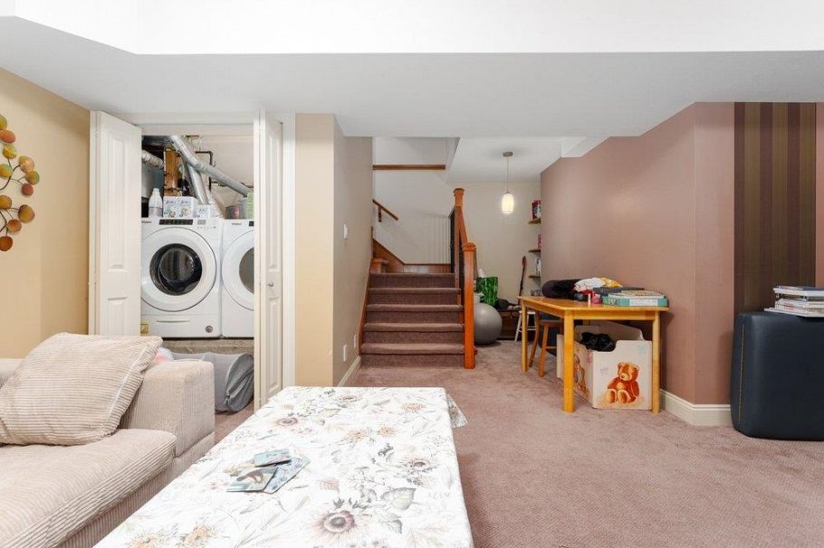 331 W 14th Street North Vancouver, BC - 30