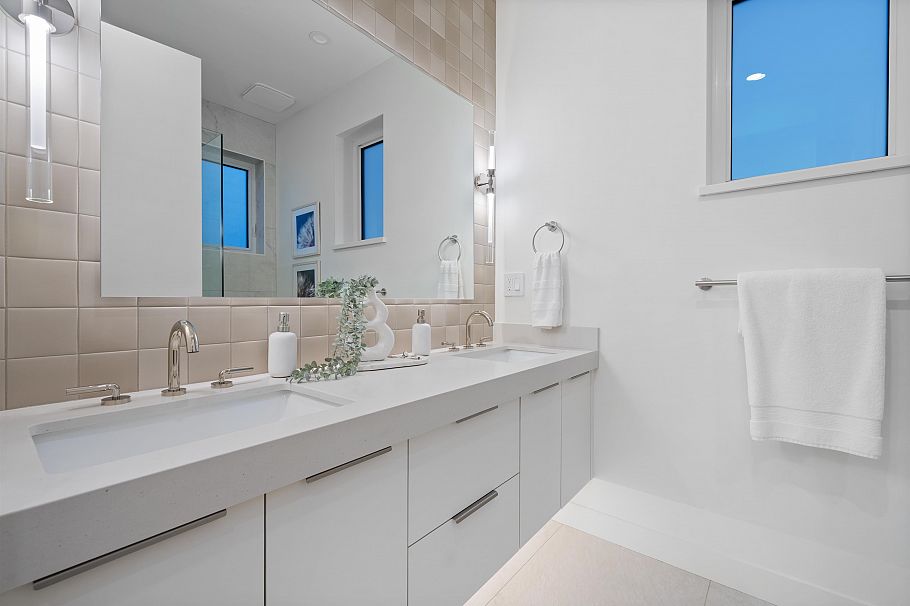 2 2253 Grant Street Vancouver, BC - 21