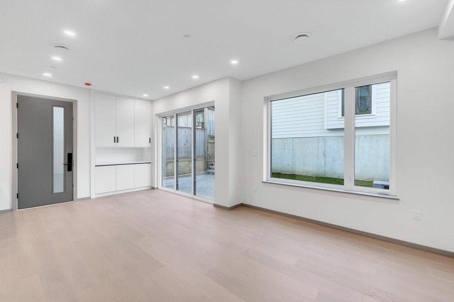 2 3547 E Georgia Street Vancouver, BC - 12