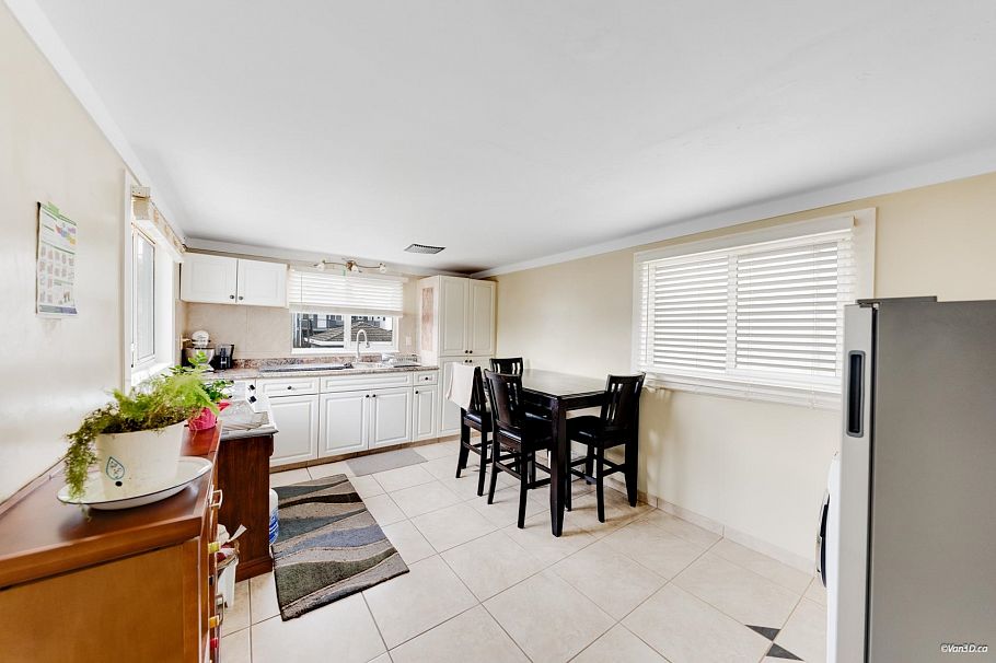 3450 Monmouth Avenue Vancouver, BC - 16