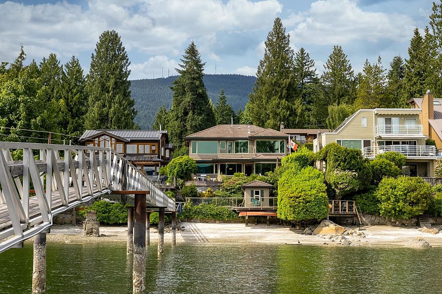 4625 Strathcona Road North Vancouver, BC - 39