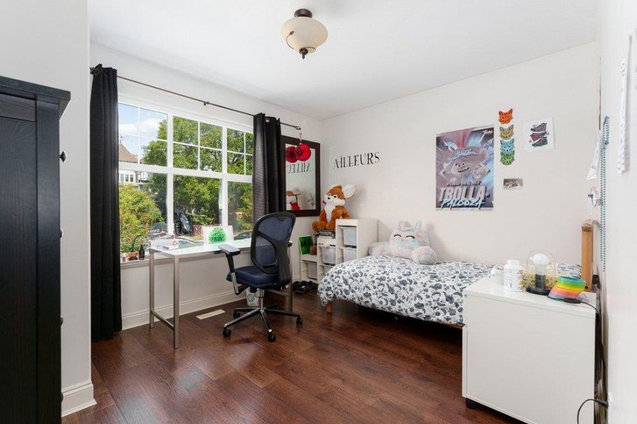 331 W 14th Street North Vancouver, BC - 19