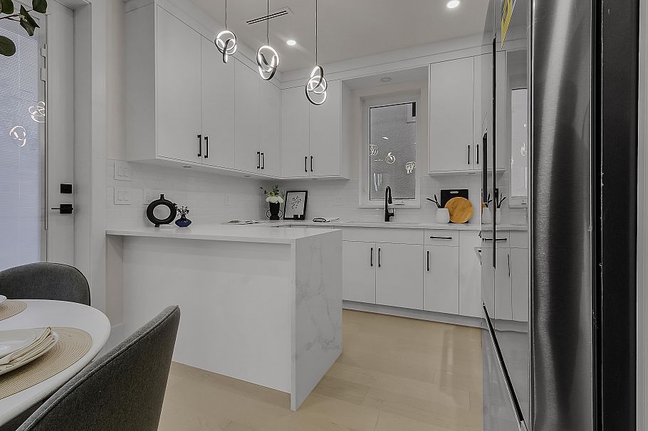 583 E 60th Avenue Vancouver, BC - 7