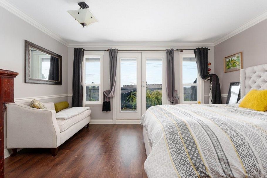 331 W 14th Street North Vancouver, BC - 23