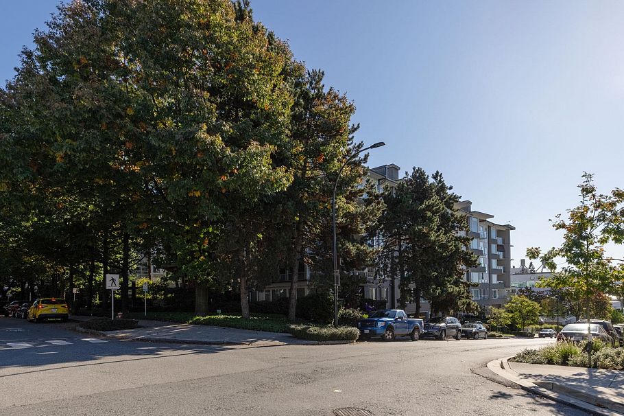 208 277 W 1st Street North Vancouver, BC - 27