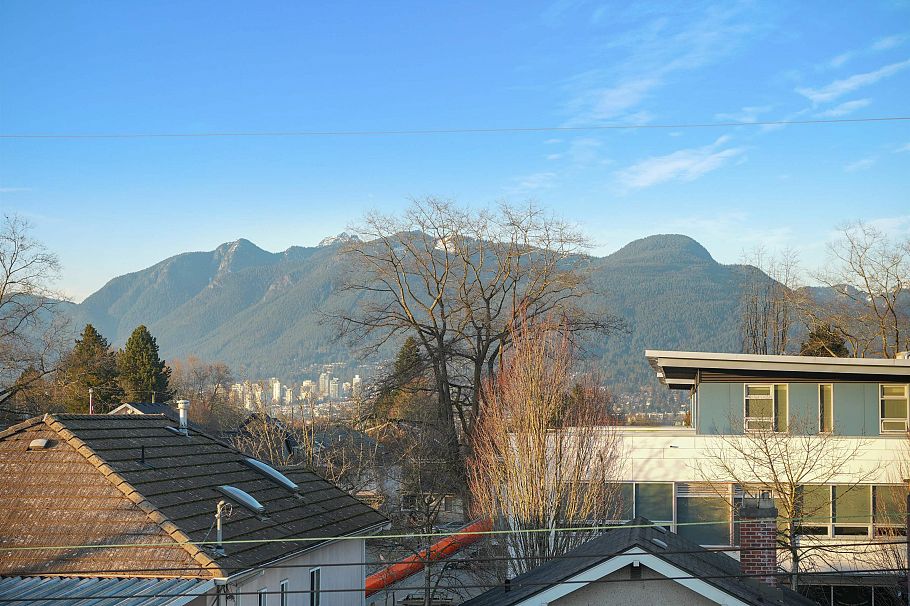 2 2253 Grant Street Vancouver, BC - 36