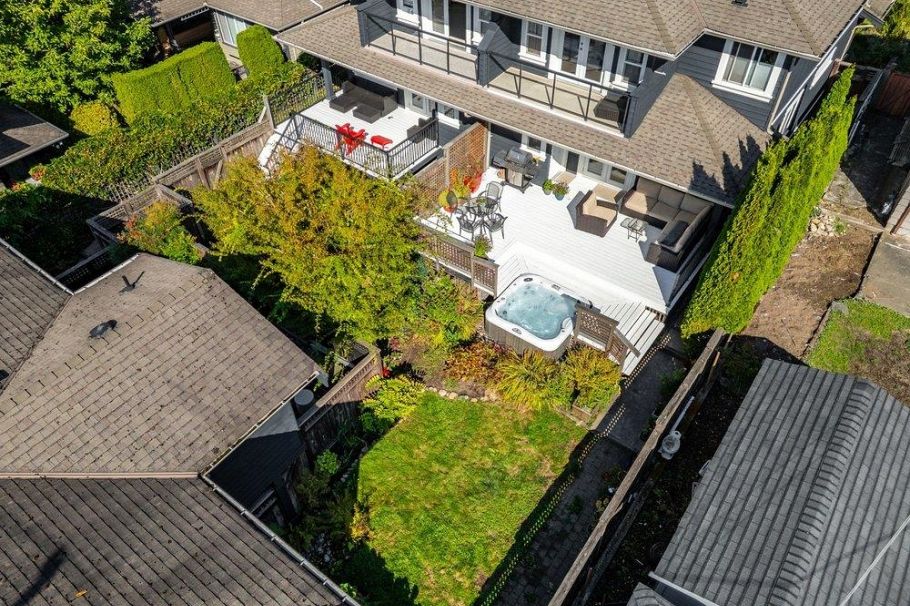 331 W 14th Street North Vancouver, BC - 37