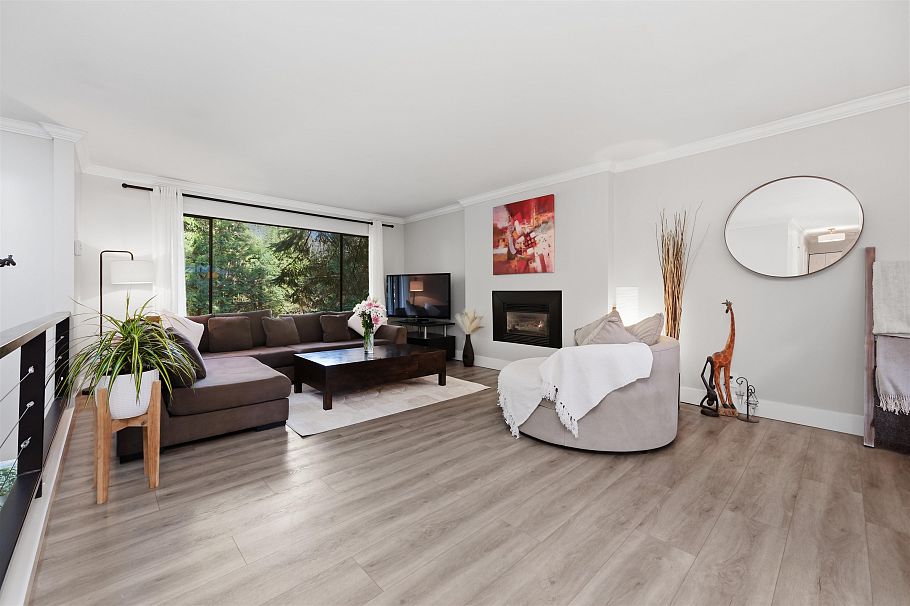 4535 Raeburn Street North Vancouver, BC - 6