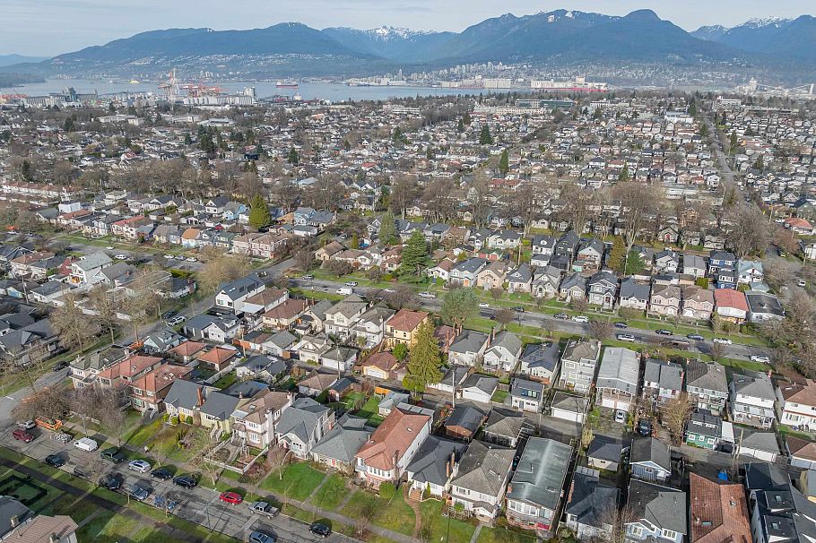 2638 Charles Street Vancouver, BC - 28