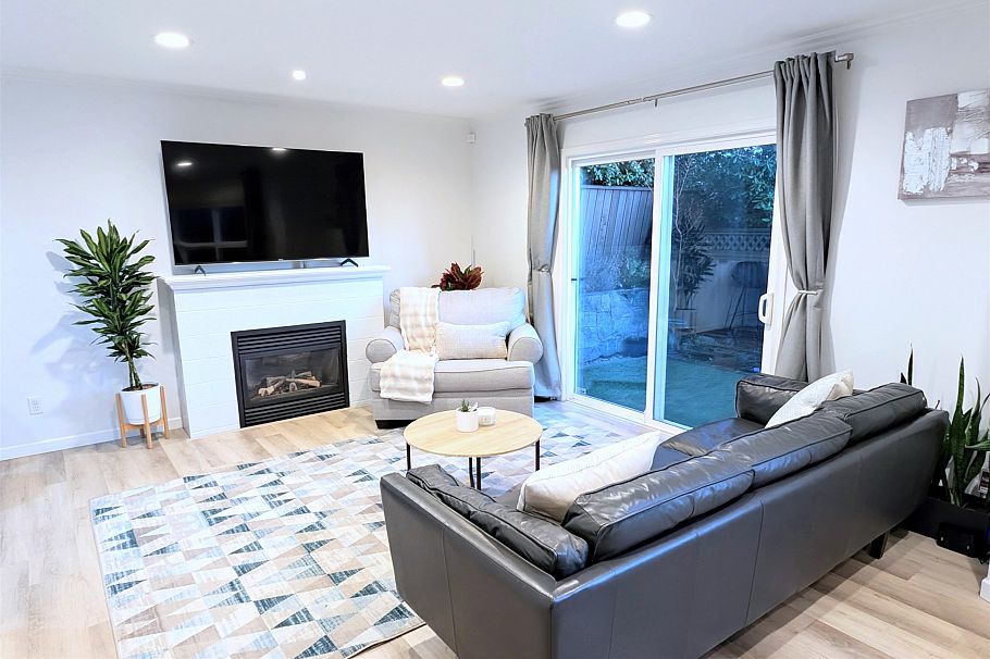 1 252 W 13th Street North Vancouver, BC - 6