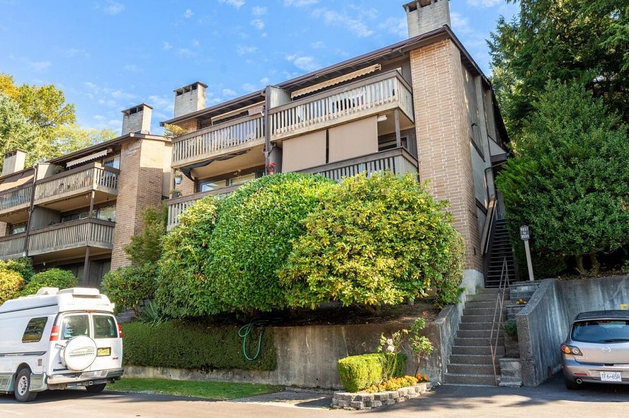 1039 Old Lillooet Road North Vancouver, BC - 1