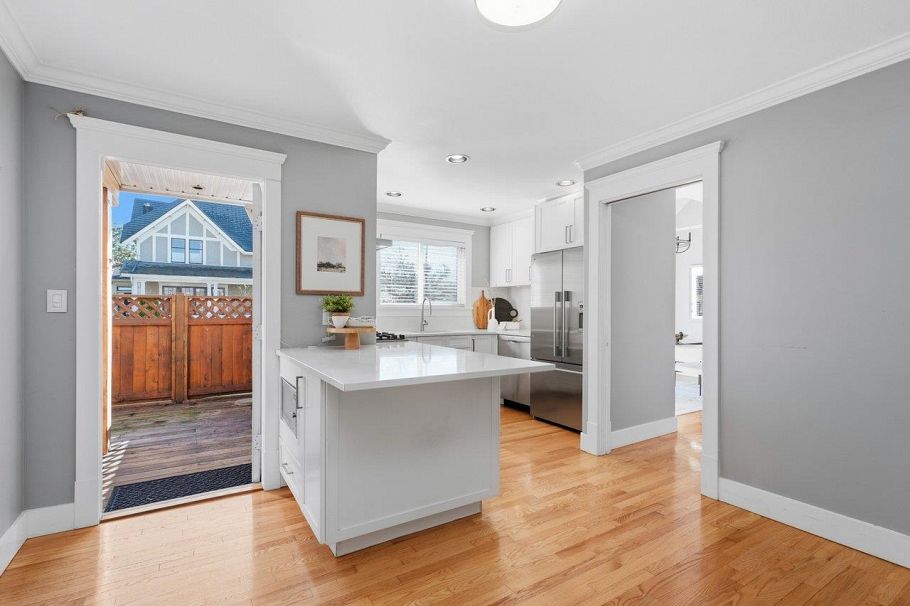 280 E 5th Street North Vancouver, BC - 12