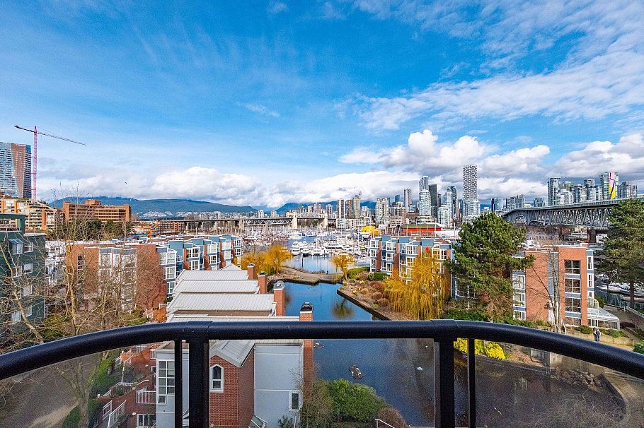 543 1515 W 2nd Avenue Vancouver, BC - 1
