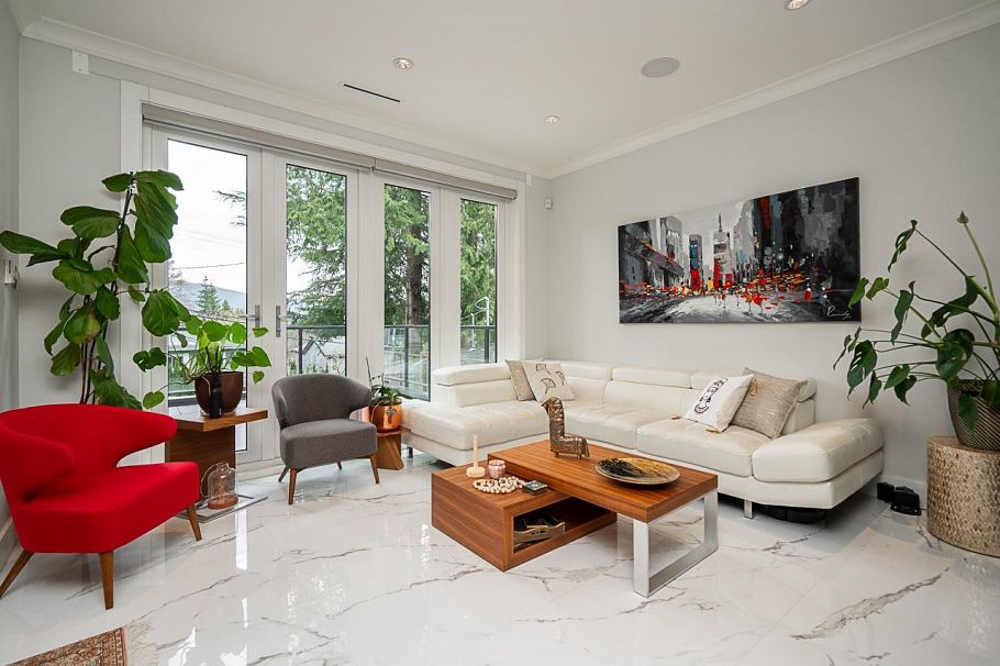 4365 Mountain Highway North Vancouver, BC - 5