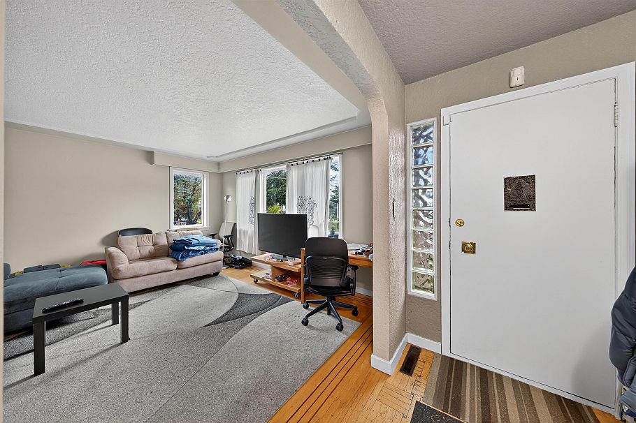 5765 Quebec Street Vancouver, BC - 4