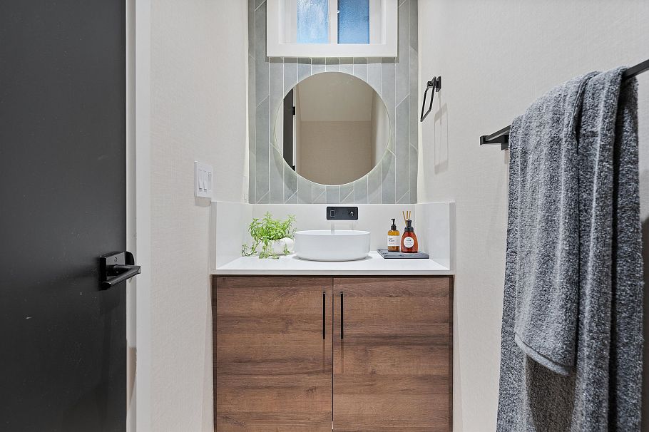 919 E 10th Avenue Vancouver, BC - 17