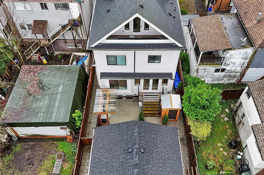 919 E 10th Avenue Vancouver, BC - 37