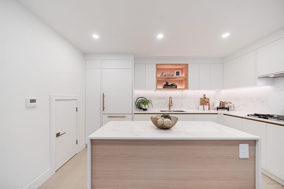 208 918 W 32nd Street Vancouver, BC - 18