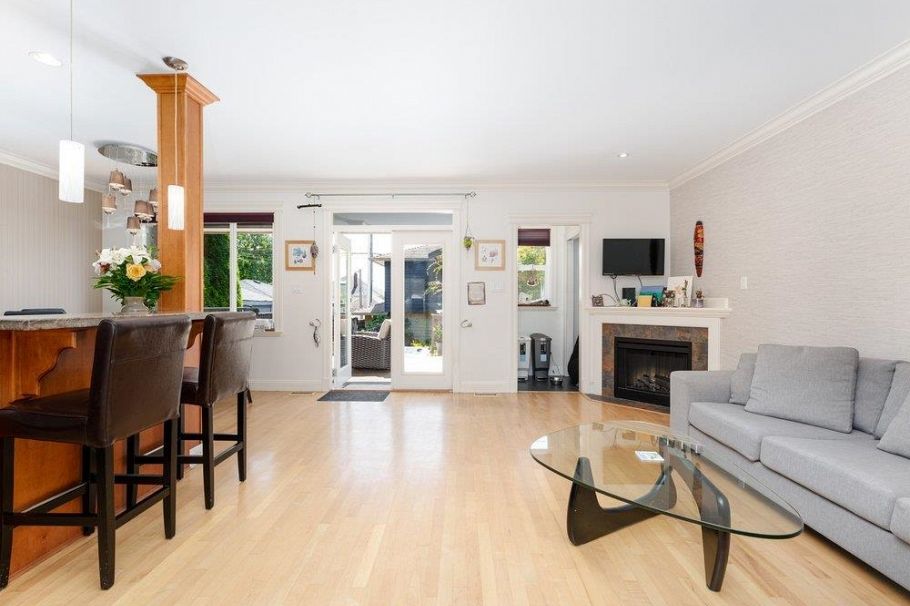 331 W 14th Street North Vancouver, BC - 9