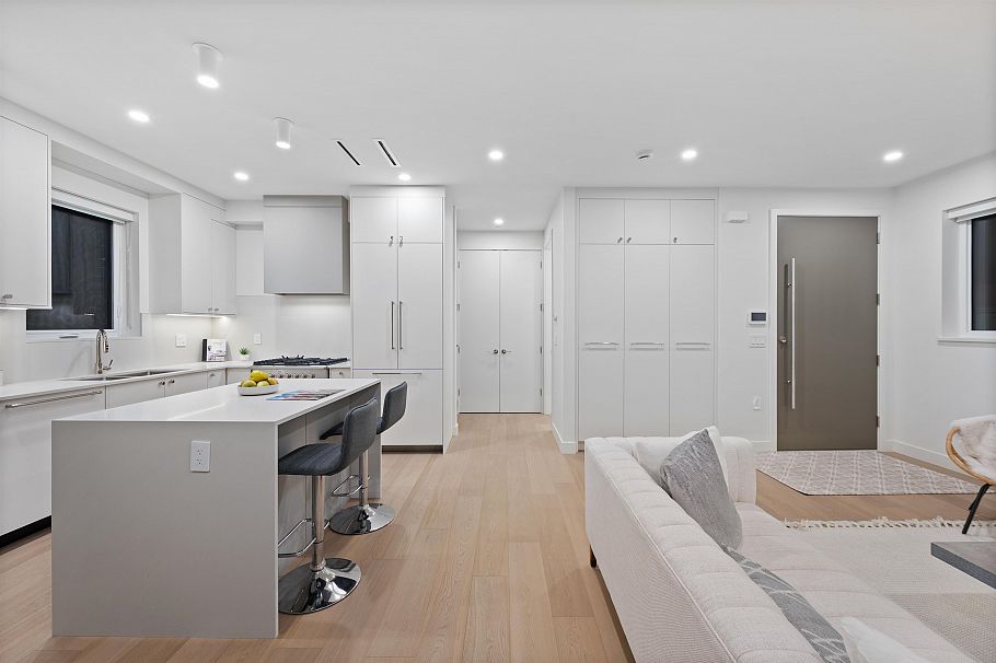 2 2253 Grant Street Vancouver, BC - 16