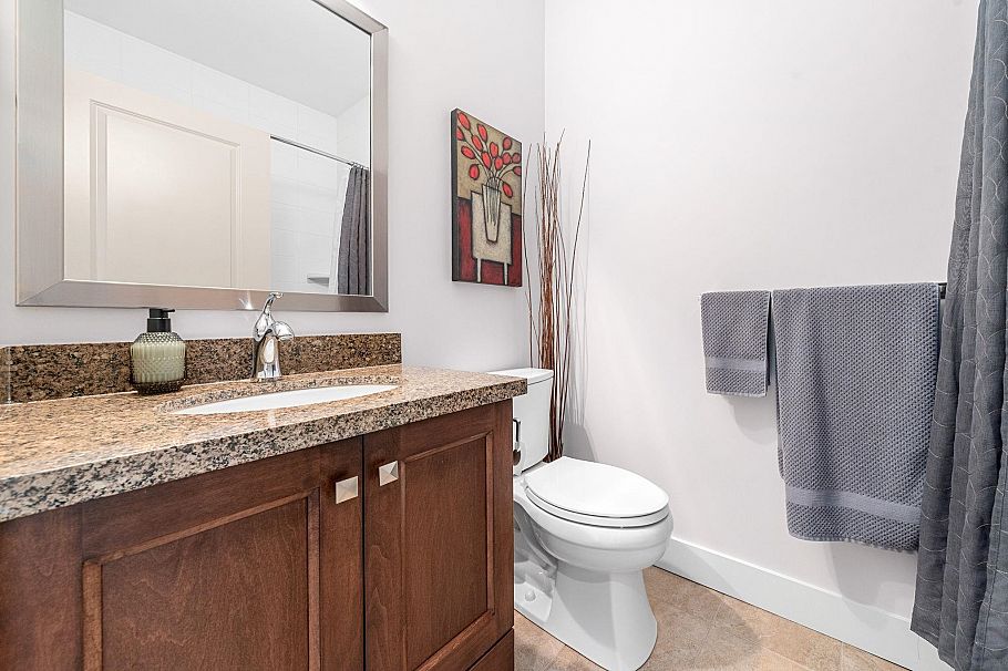 5 897 Premier Street North Vancouver, BC - 27