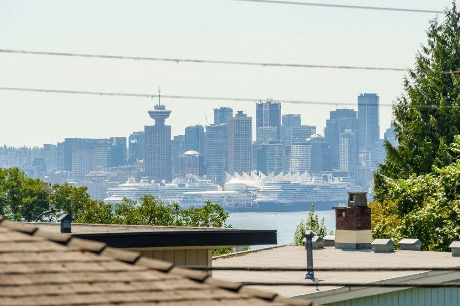 331 W 14th Street North Vancouver, BC - 26