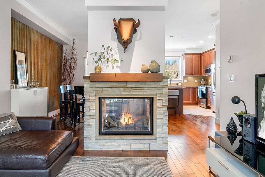 5 897 Premier Street North Vancouver, BC - 4