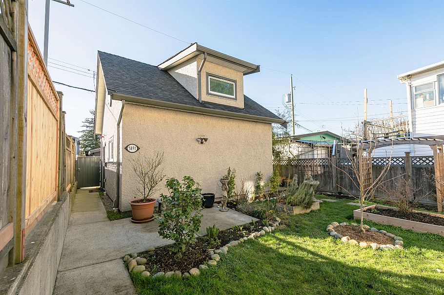 5887 Battison Street Vancouver, BC - 35