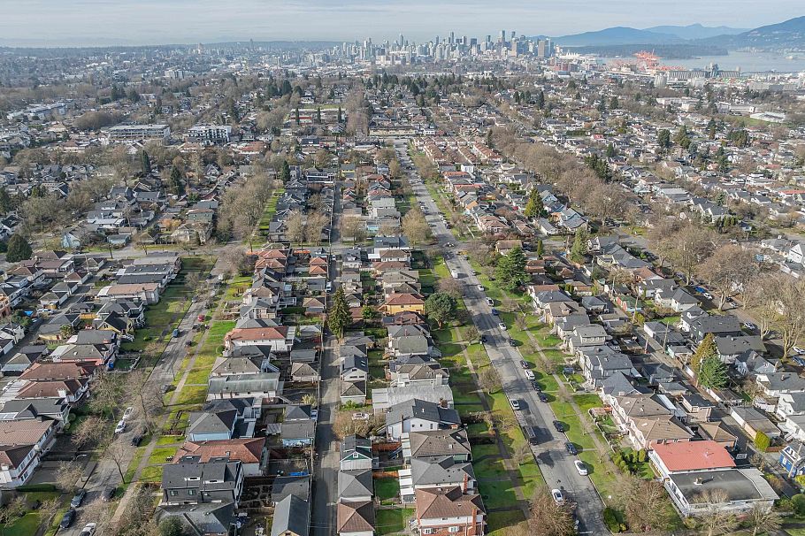 2638 Charles Street Vancouver, BC - 25