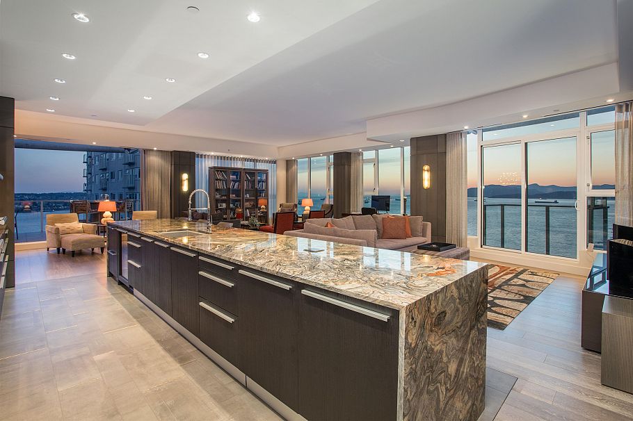 2101 1221 Bidwell Street Vancouver, BC - 3