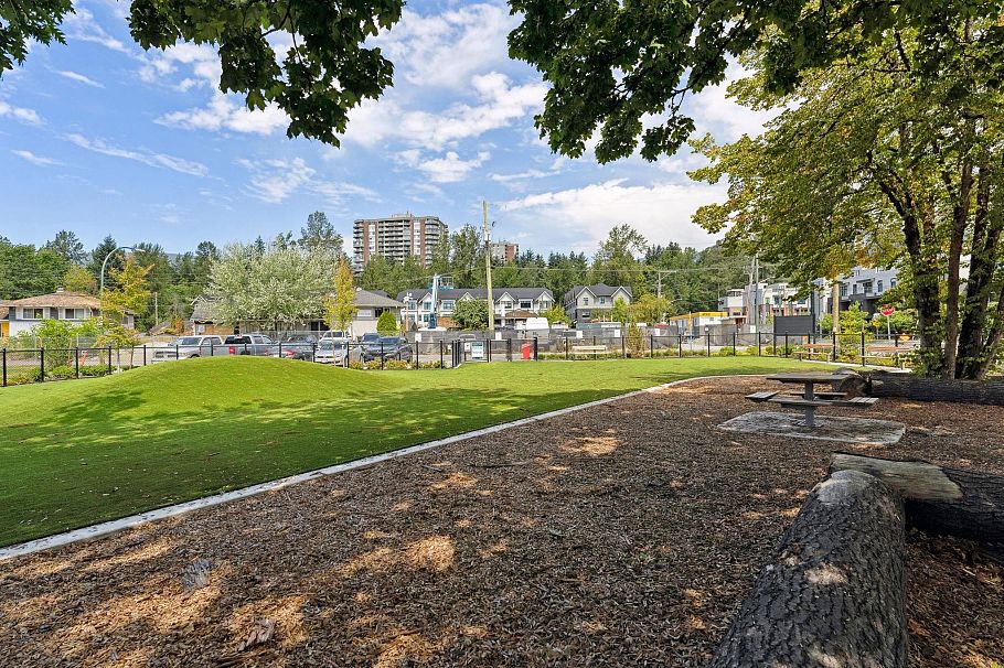 119 2060 Curling Road North Vancouver, BC - 25