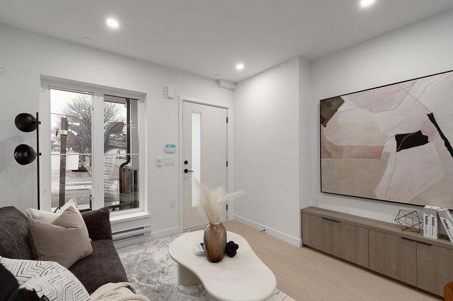 204 2329 E 34th Avenue Vancouver, BC - 3