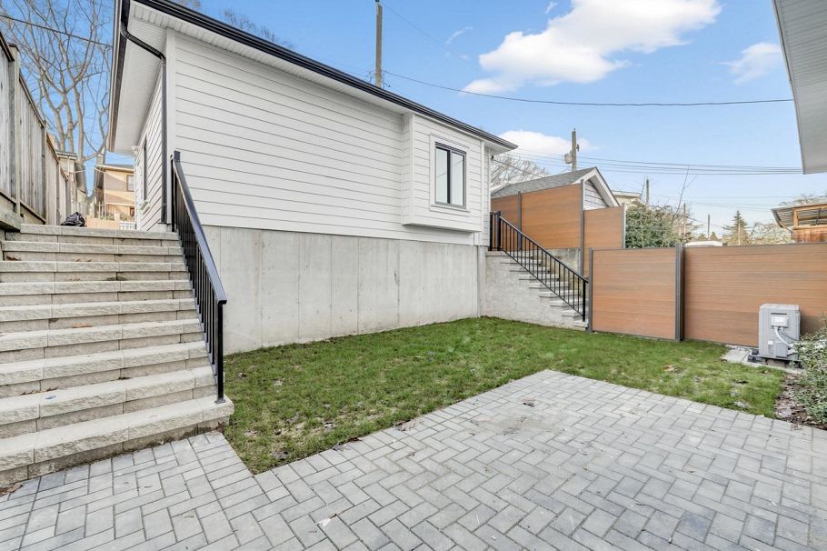 2 3547 E Georgia Street Vancouver, BC - 31