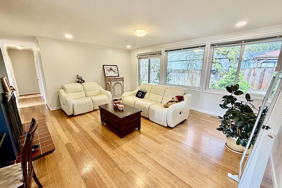 1876 Beaulynn Place North Vancouver, BC - 6