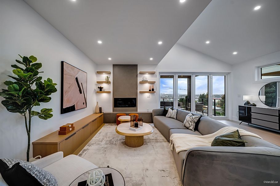 973 Adderley Street North Vancouver, BC - 14