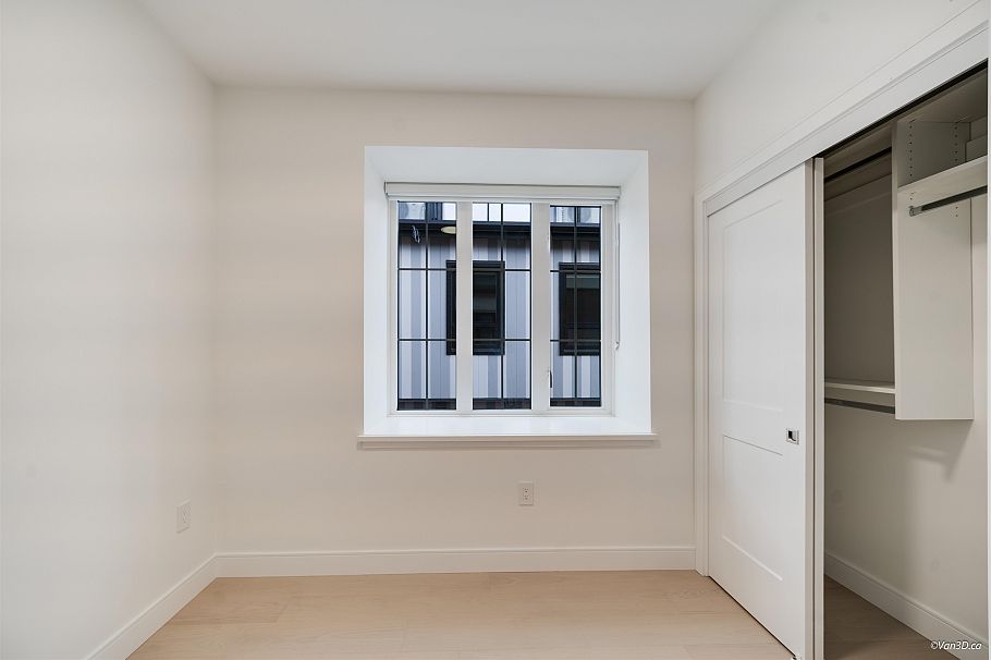 208 918 W 32nd Street Vancouver, BC - 25