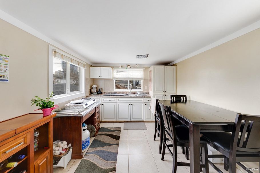 3450 Monmouth Avenue Vancouver, BC - 17