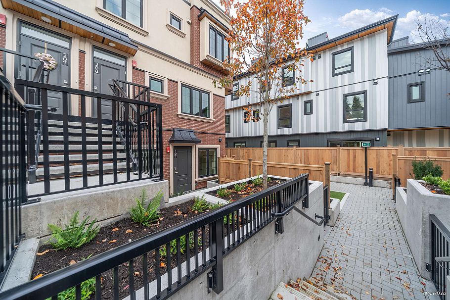 208 918 W 32nd Street Vancouver, BC - 31