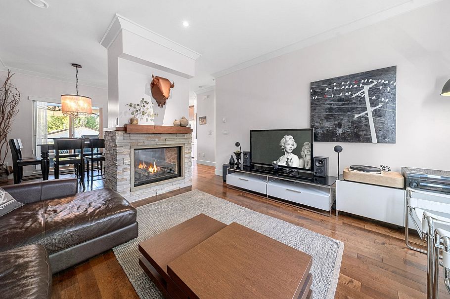 5 897 Premier Street North Vancouver, BC - 5