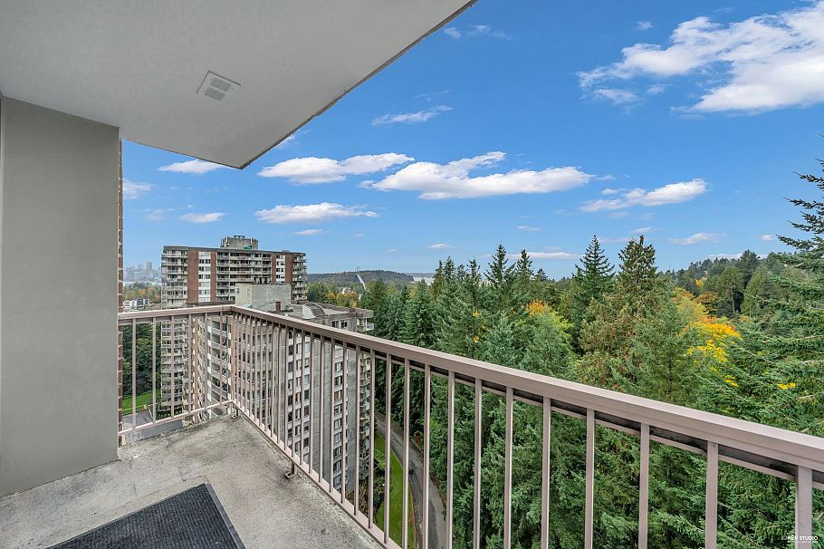 1602 2016 Fullerton Avenue North Vancouver, BC - 2