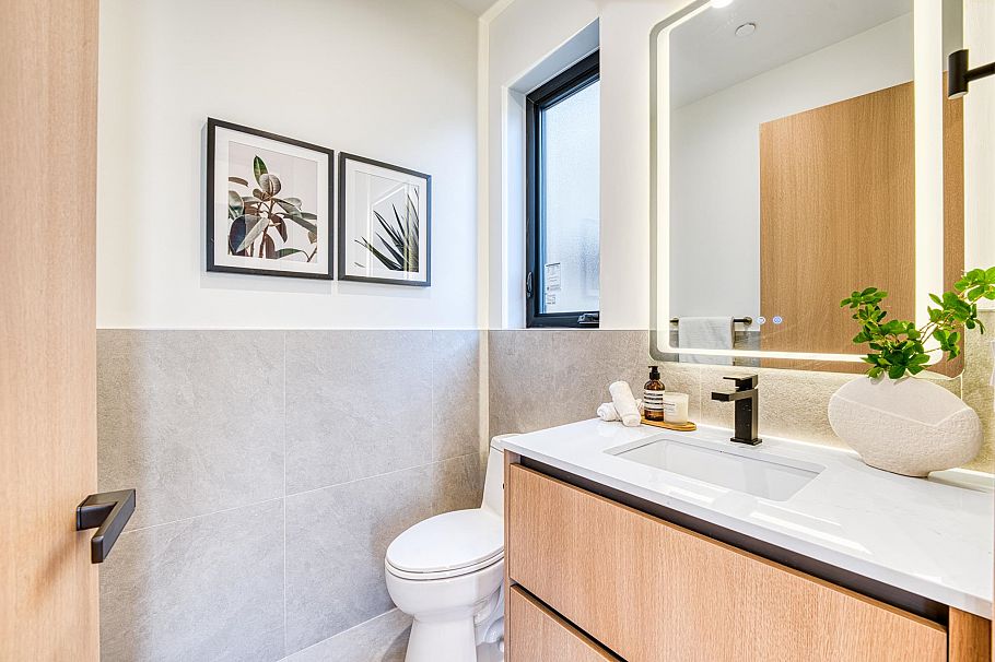 1 968 E 55th Avenue Vancouver, BC - 12