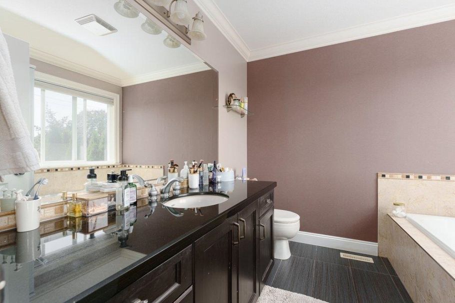 331 W 14th Street North Vancouver, BC - 27