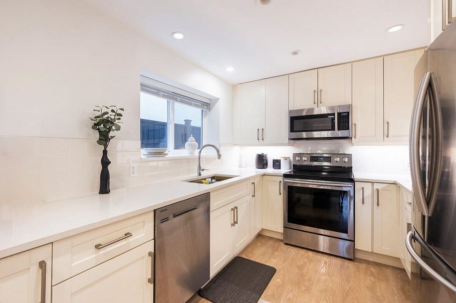 1709 Philip Avenue North Vancouver, BC - 8