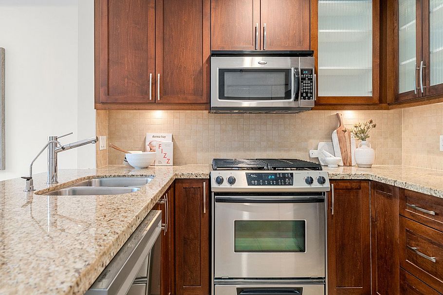 4 307 E 15th Street North Vancouver, BC - 12